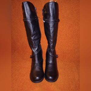 NWOB Black faux leather boots